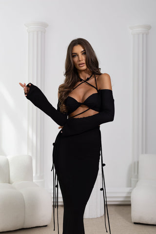 SCARLET BLACK ROSES SET